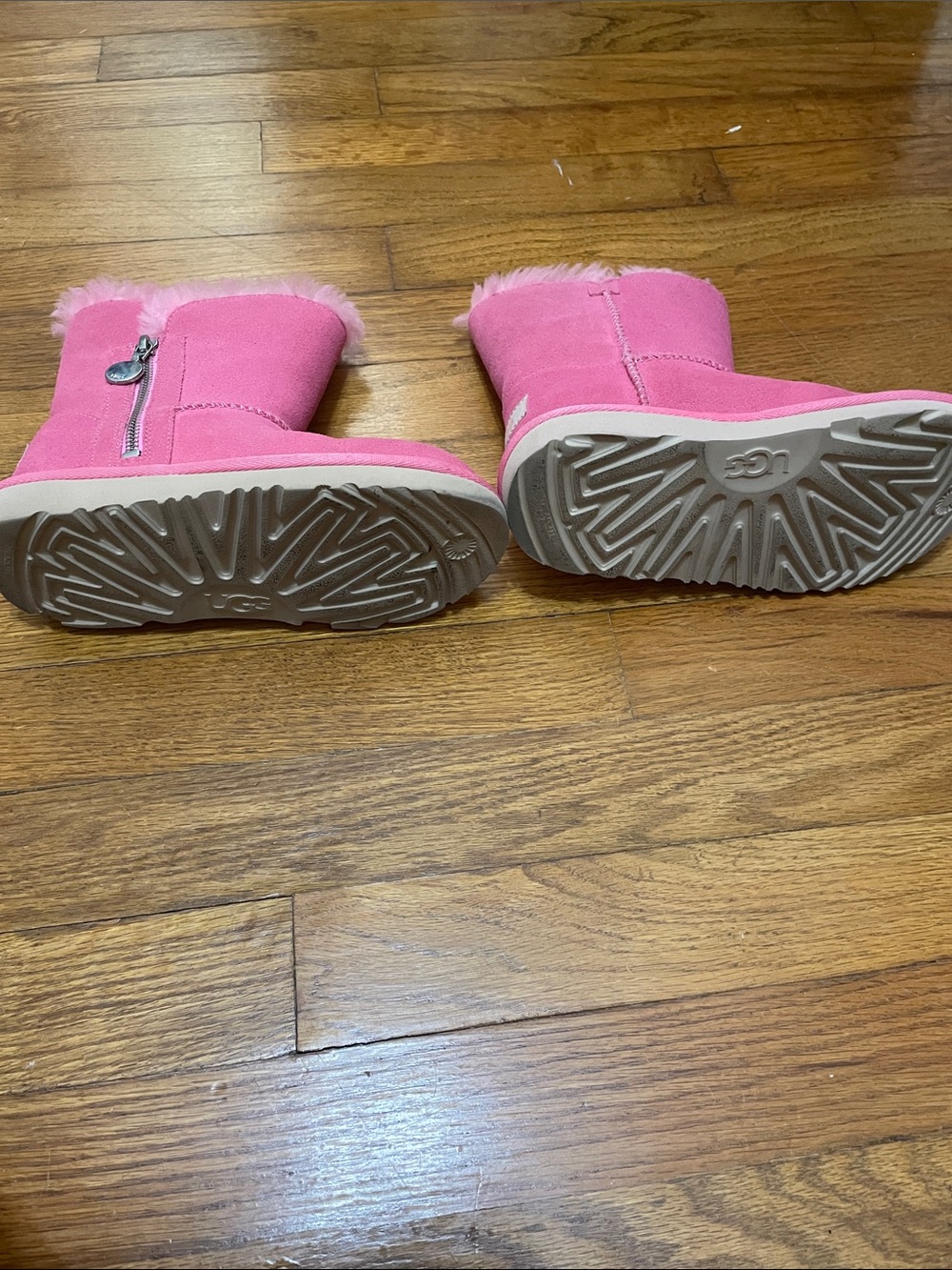 UGG Kids Pink Shearling-Lined Classic Short Boots - Picture 4 of 7